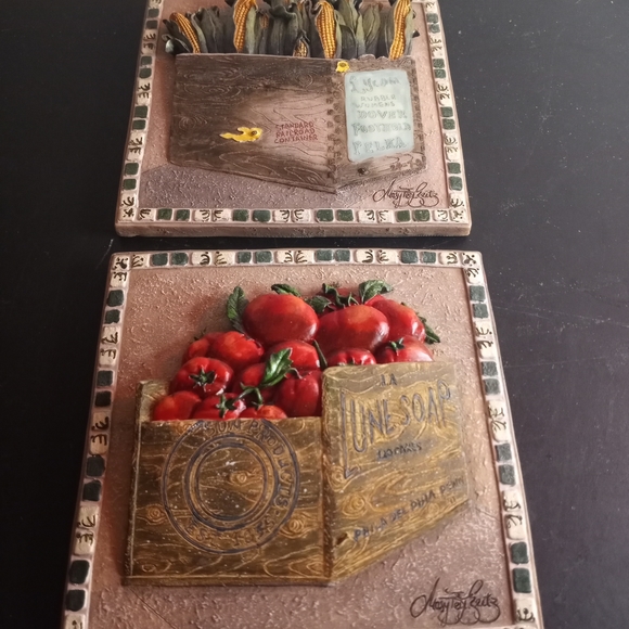 Mary Beth Zeitz Original Ceramic 5.25" Tomatoes & Corn Wall Plaques Set of 2 - Picture 6 of 7
